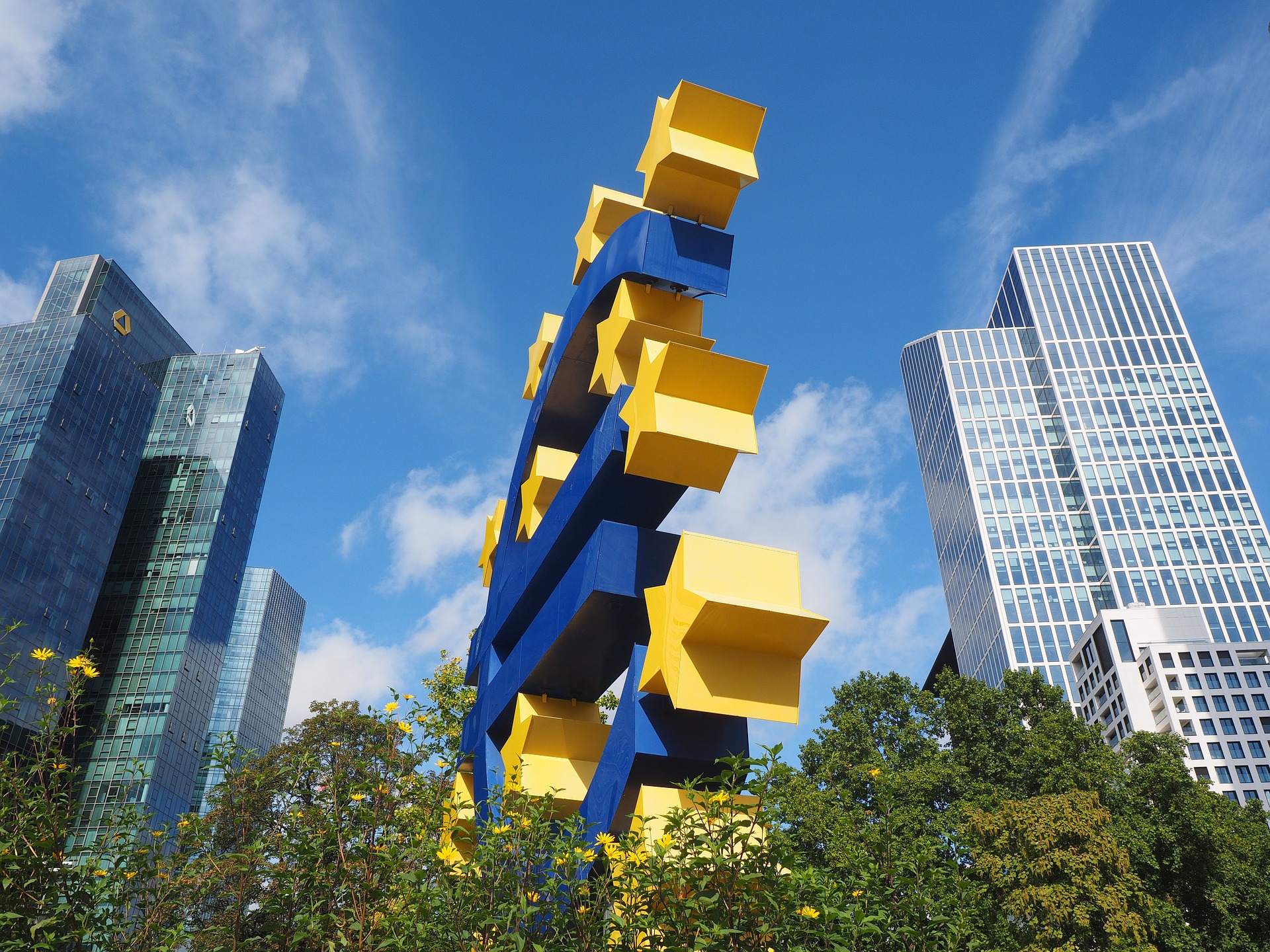 Banca Centrală Europeană știri crypto Az Európai Központi Bank újabb 750 milliárd eurót nyomtatna