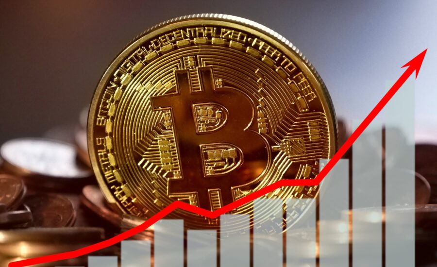Erőre kapott a bitcoin, már 25 000$-hez közelít az árfolyam